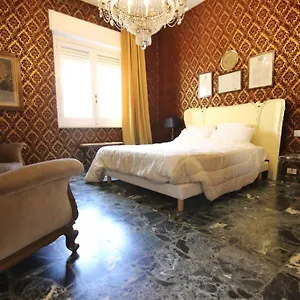 Il Chiostro , Cagliari Italië