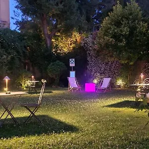 Riari Garden Bed & Breakfast Rom