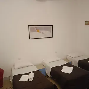 Emanuela Hostel Róma